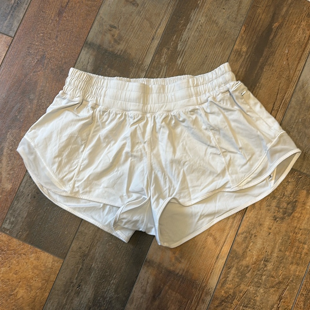 Lululemon size 2 Light Gray off white short shorts